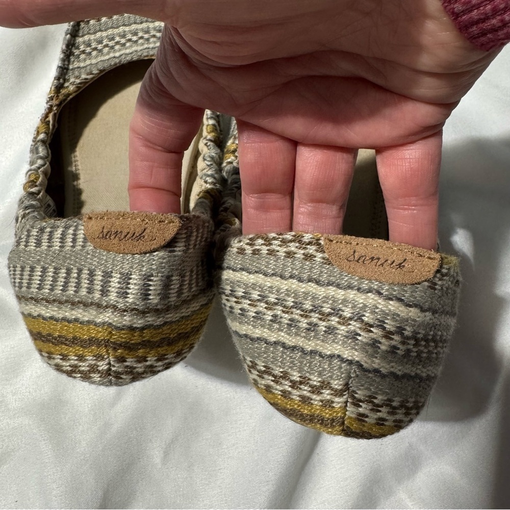Sanuk Elle V. Eight Moccasin Flats Size 6 - Picture 6 of 9